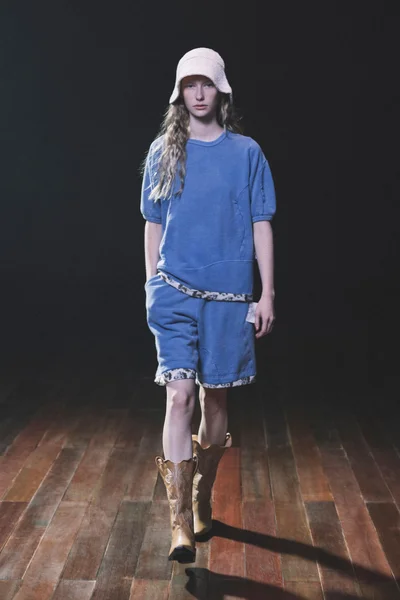 Look 16